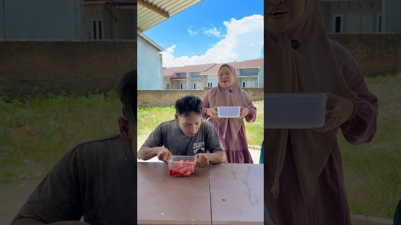 Salah siapa gak mau nengok😅