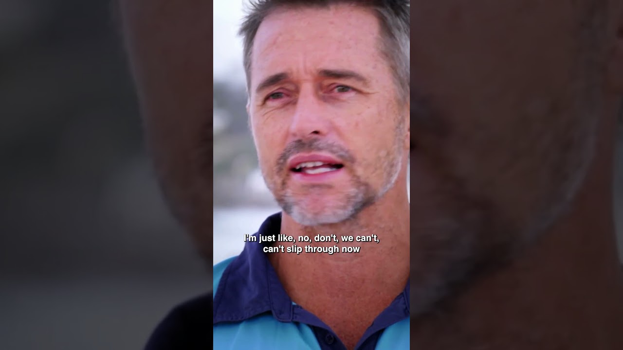 Lifeguards and police confront inappropriate man 🚨 #bondirescue #lifeguard #beach #shortsfeed