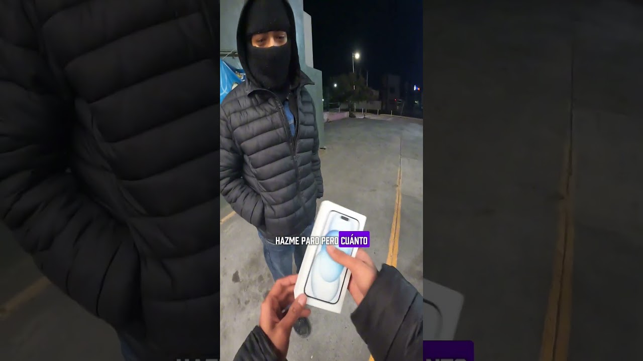 Vagabundo me vende IPhone en 200 pesos a las 3 AM #motovlog #charlygalicia #moto #repartidor #bikers - Published by Charly Galicia