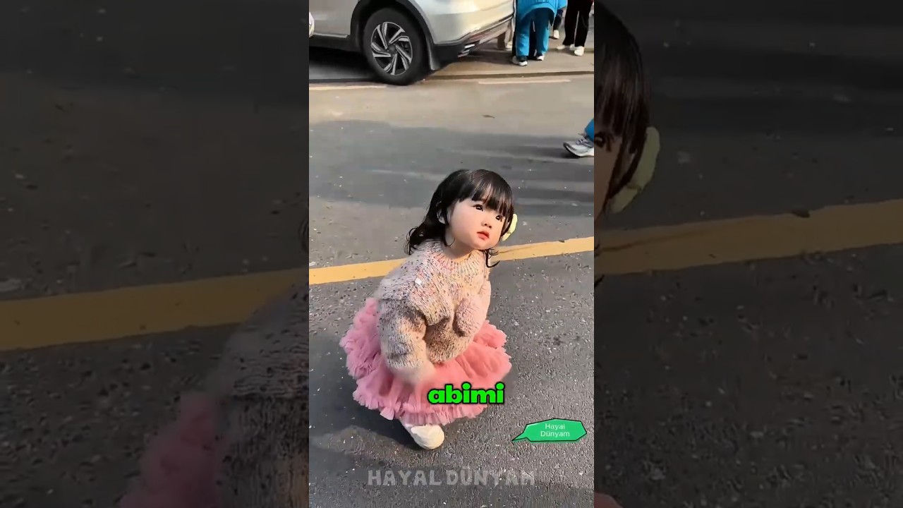 😳😂 KÜÇÜK KIZ ABİSİNİ ARARKEN HERKESİ ŞAŞIRTTI! ❤️
