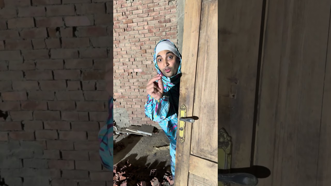 ‏ام كشري بتلعب سلك المواعين ￼