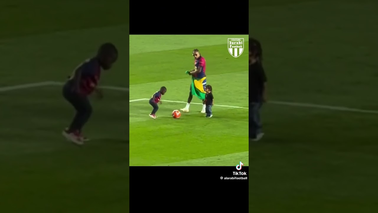 يوميات الاطفال في الملعب 😂 #football #فوتبول #رونالدو