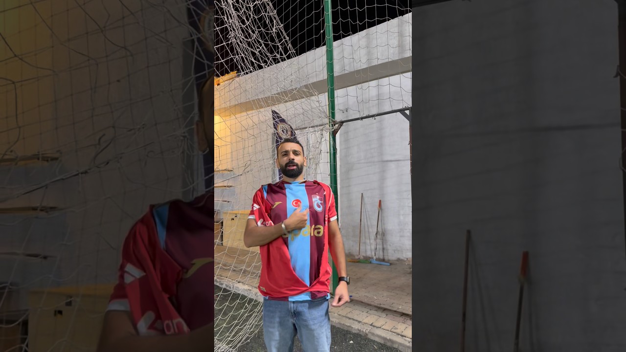محمد صلاح يقطع قميص ليفربول ويتحدث بلتركي امام فان دايك واليسون وصدمه ميسي 😳🔥