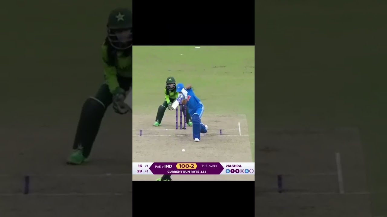Pakistan girl stare to Harmanpreet Kaur 👀 #indvspak #cricket #womenworldcup #rohitsharma