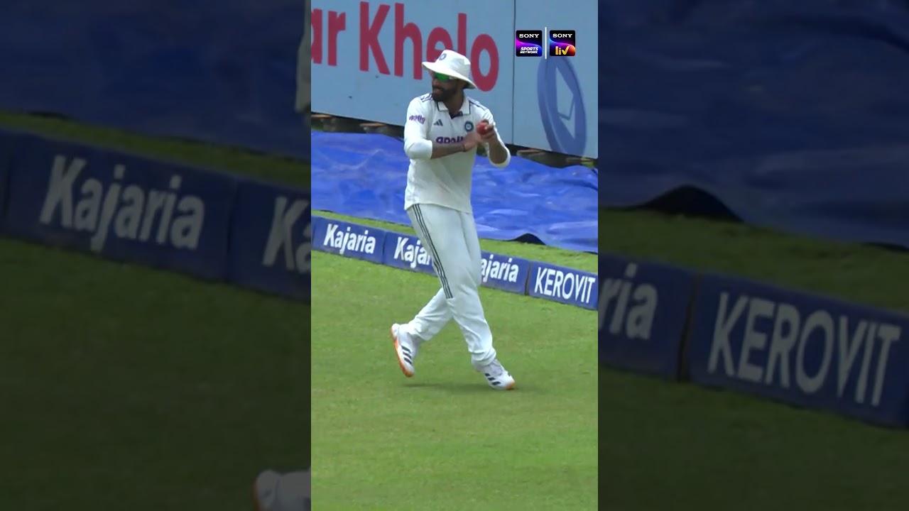 Ravindra Jadeja showcasing his fielding prowess with some nimble footwork! 👏