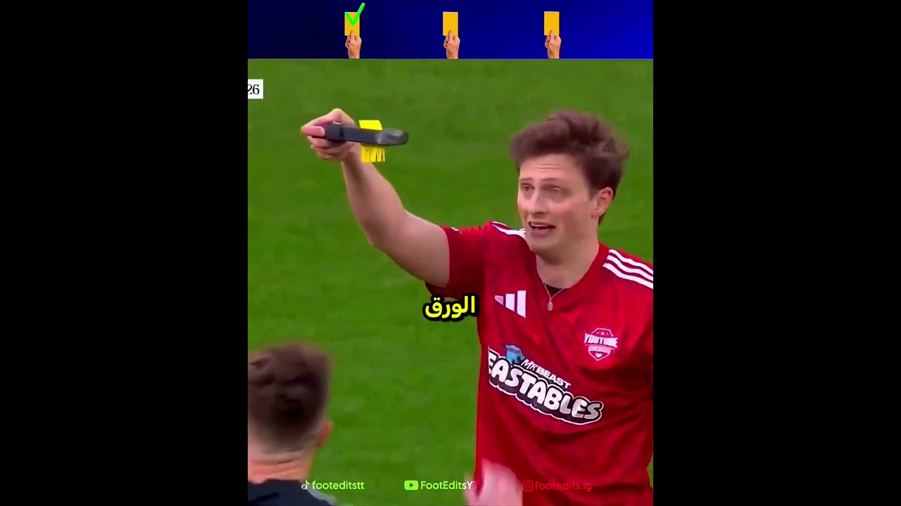 الحكم احتار شلون ينطي كارت اصفر ؟!
