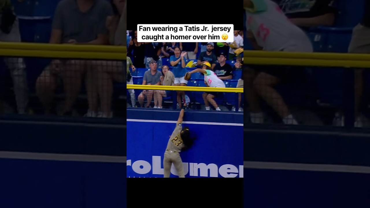 Fernando Tatis Jr showed love to this fan ❤️