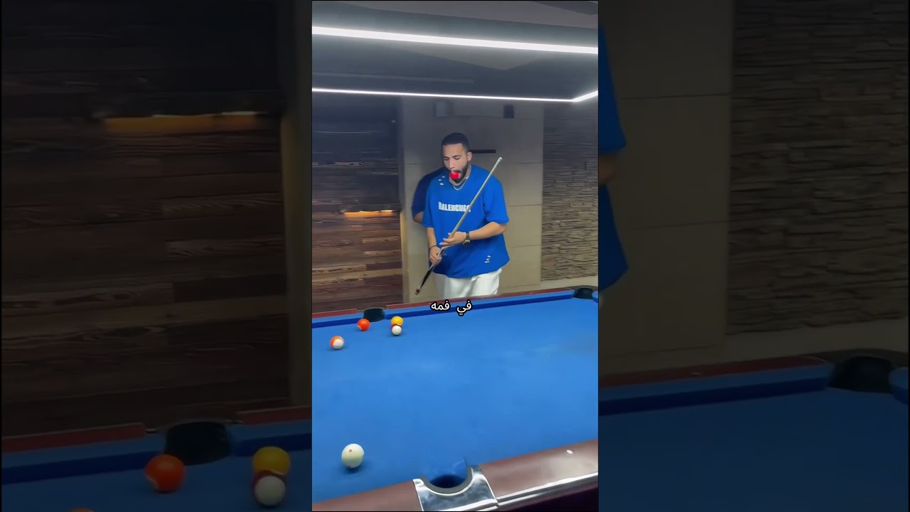 كلهم كانوا يراقبون الطاولة… لكن لم ينتبه أحد لما فعله فعلًا