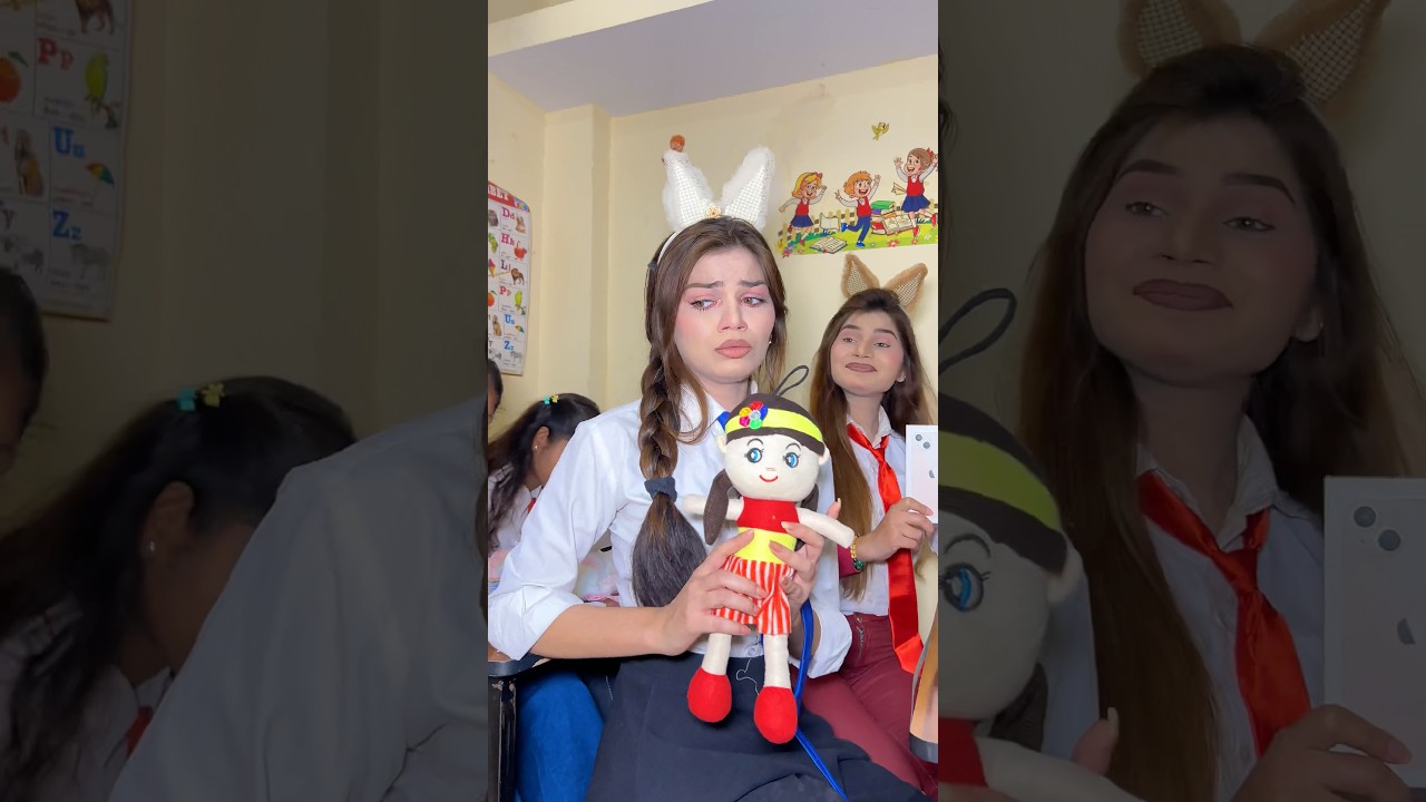 😅Best👭friends gift 🎁in school🤣||Vishvi official ||#trending #youtubeshorts #shorts