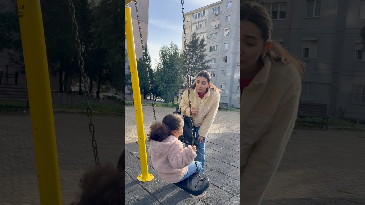 Parkta salıncak sırası beklerken kavga çıktı😂 #aboneolmayiunutmayin #keşfetbeniöneçıkar #funny