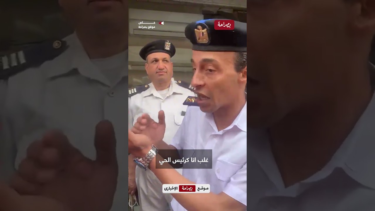 قدوة حسنة ..مدير شرطة المرافق بالإسماعيلية يوجه نصيحة لصاحب محل مخالف