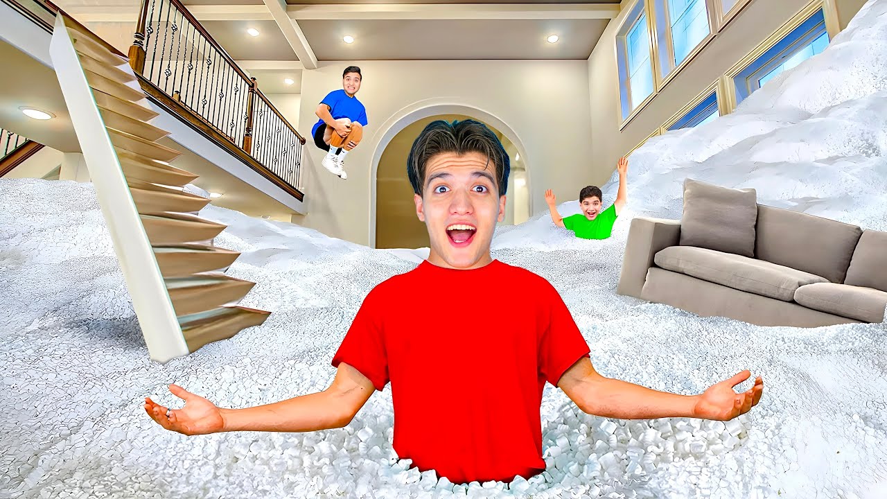 ملئنا منزلنا كله بحبيبات التعبئة ! 😱 بلال ( راح فيها ) 🤕 !!