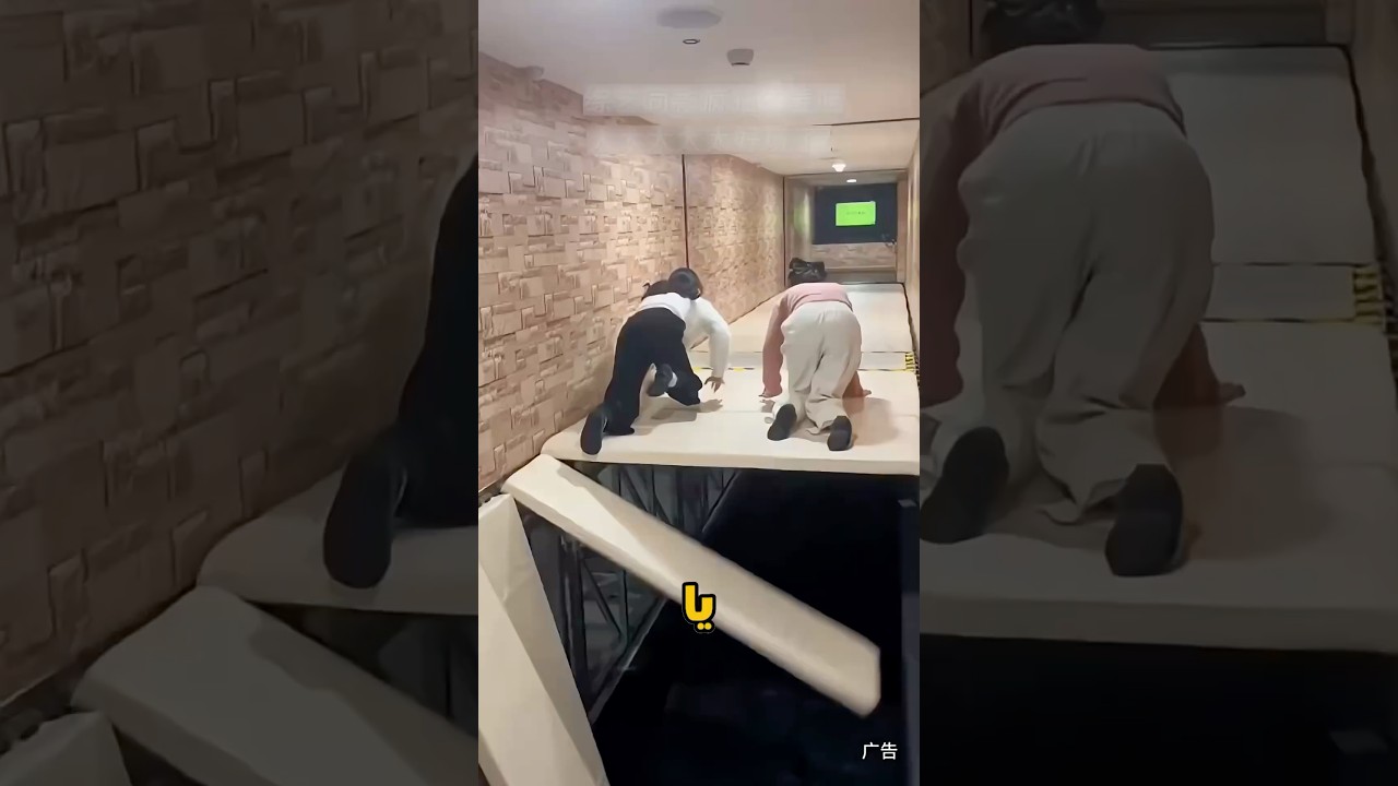 🏃‍♂️ فخ الهروب السري! شاهد صدمة إيما بعد سقوط والدتها أثناء الجري ورده فعلها | حكايات جوكا #شورتس