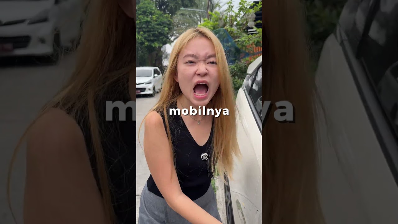 Kok lama banget buka pintu mobilnyaa😡😡