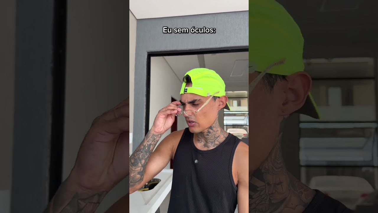 A vida da pessoa que usa óculos😂