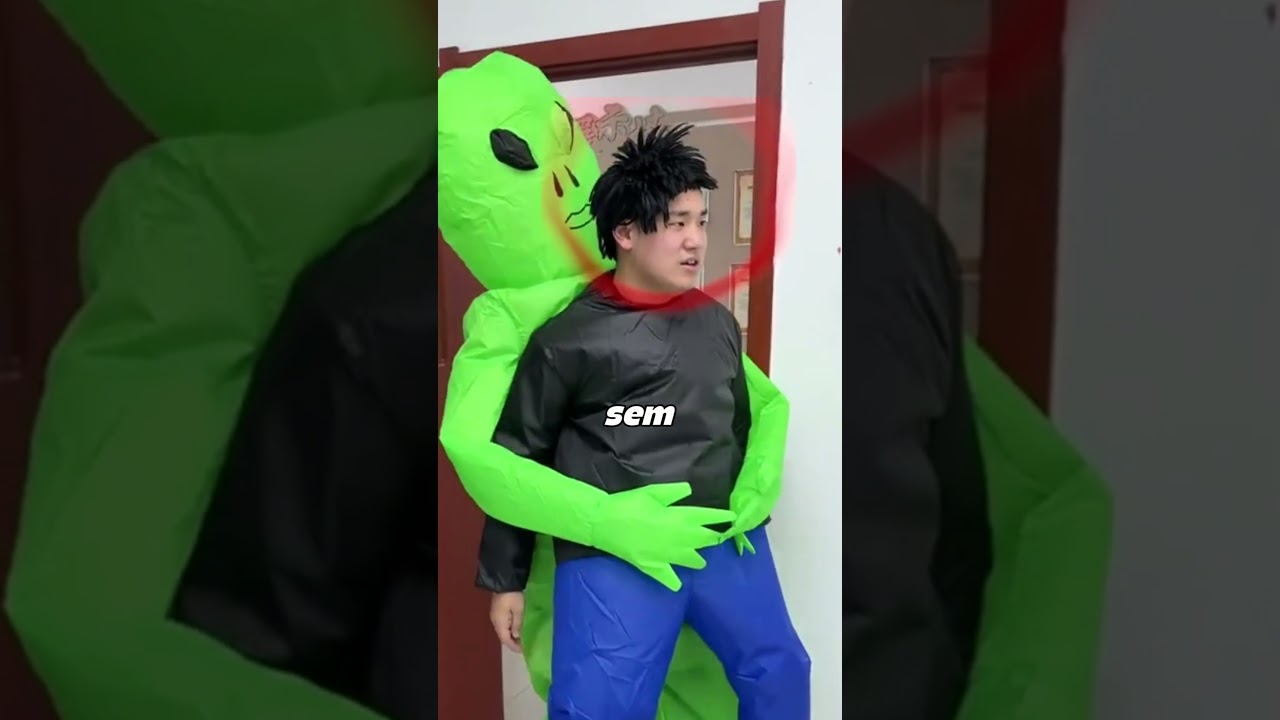 Ele se atrasou pra aula...