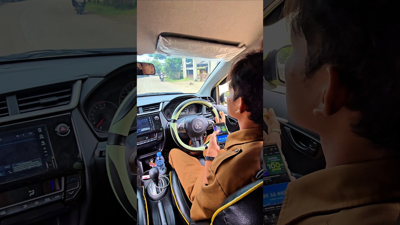 ngokngok jangan main HP sambil bawa mobil😡😡