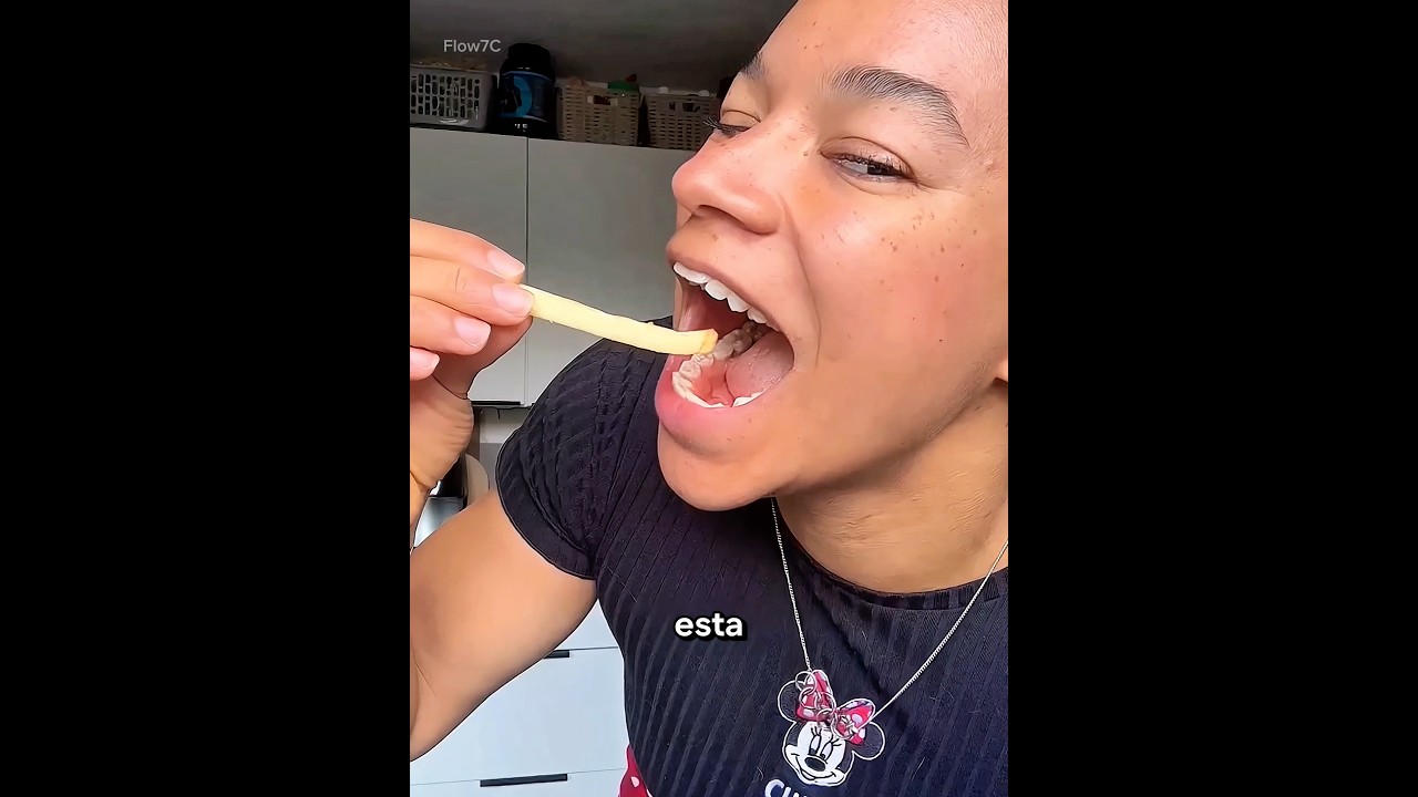 Ela Não Consegue Morder A Comida 😱 #Catsoftiktok #CatLovers #cat #cute #FunnyCats #catcartoon #fyp