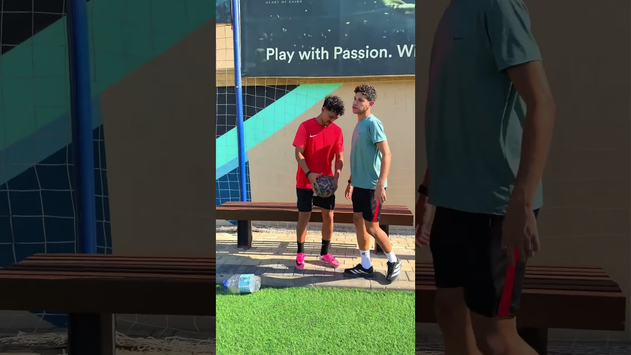 نفخ الكوره بطريقه خطيرة😂 #football #odey_amin #اعتني #العبها_صح #كرة_القدم #ريال_مدريد