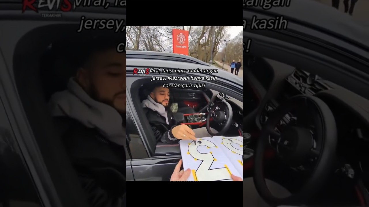 Kenapa Mazraoui hanya beri coretan garis tipis saat fans minta tanda tangannya? 😳