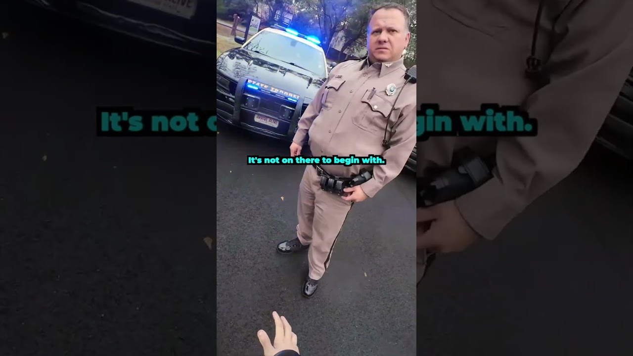 Biker forgot to put his plate on and gets caught by a cop 🚓 (via dpnos.s/ig)