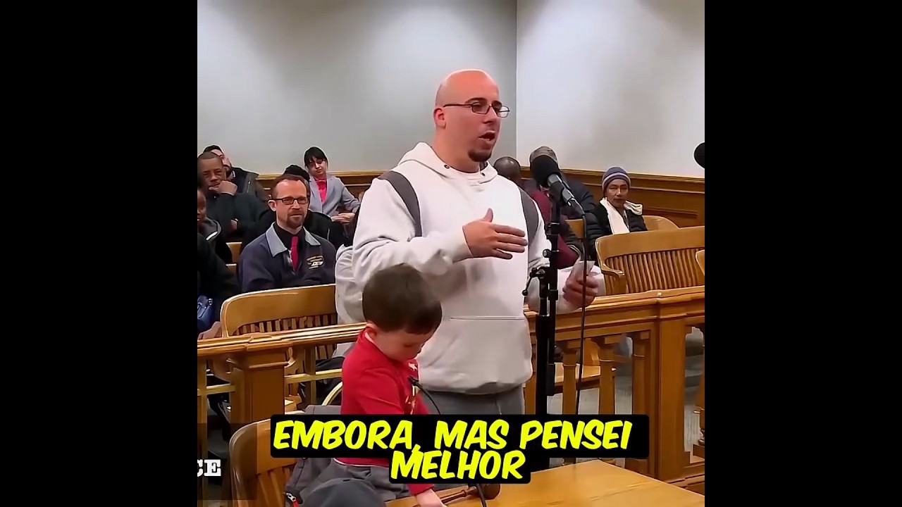 O filho dele quebrou o martelo do juiz no tribunal