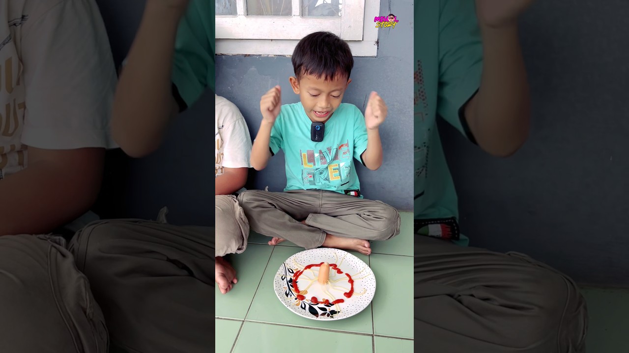 TIAN MAKAN SPAGETI PAKAI SOSIS☺️😋 #comedy #hiburansegar #funny #shorts #humor