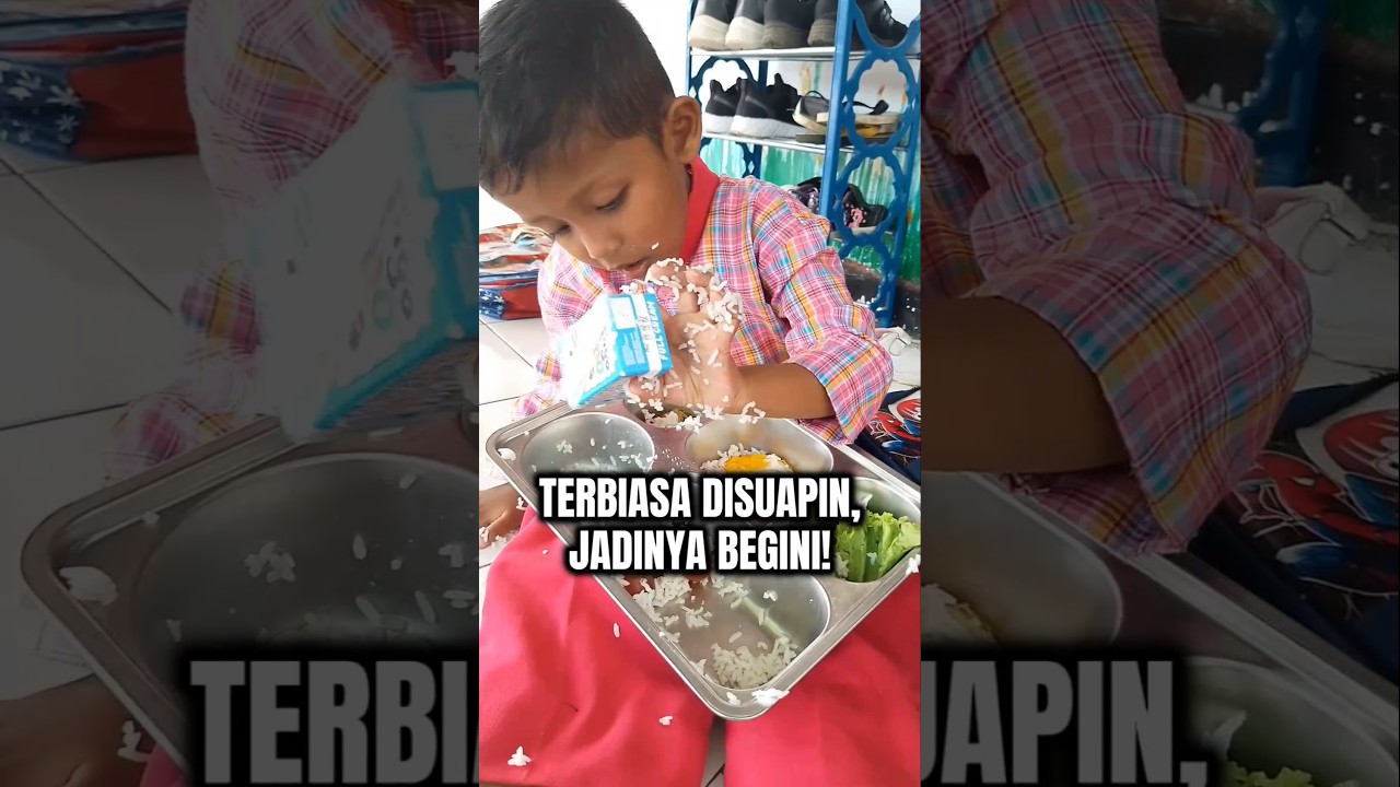 Ketika Adek Harus Belajar Makan Sendiri