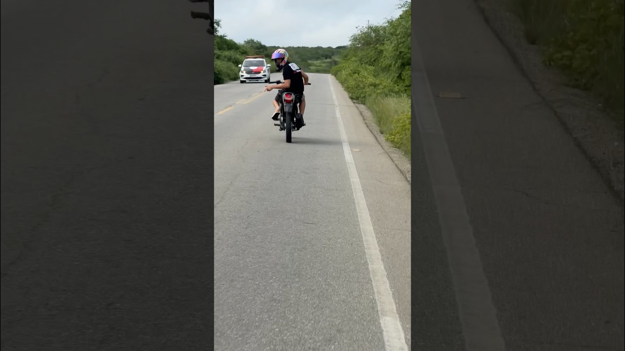 Baixou a moto empinando em cima da viatura🔥😱🚔