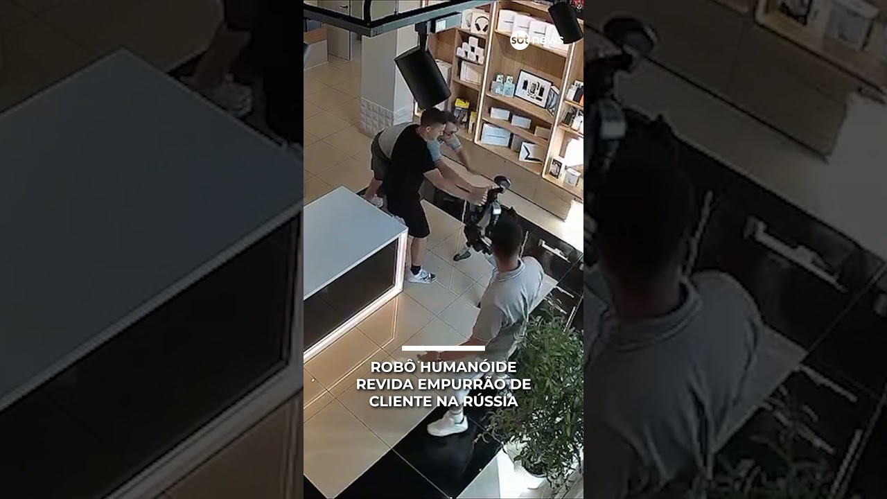 Robô humanóide revida empurrão de cliente na Rússia | #SBTNews