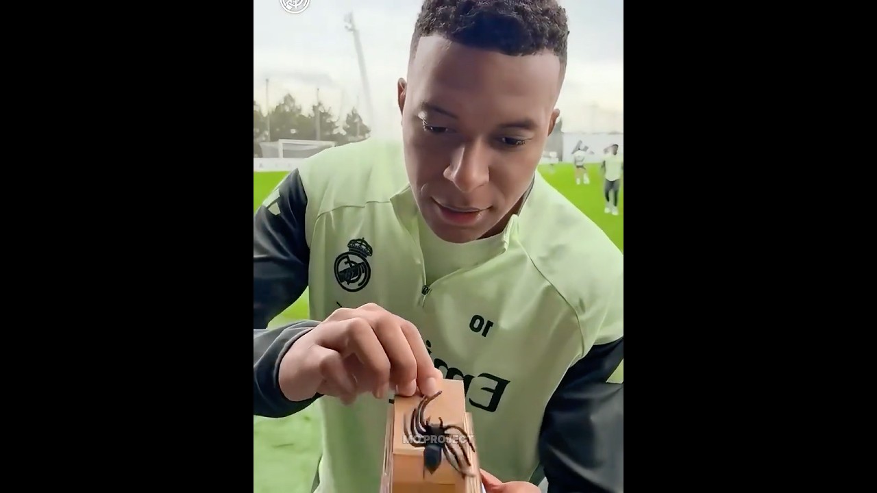 Spider Scare Prank on Mbappé 😂🕷️