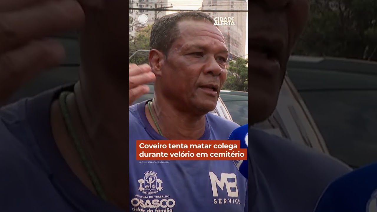 Coveiro tenta matar colega durante velório em cemitério #Shorts #CidadeAlerta