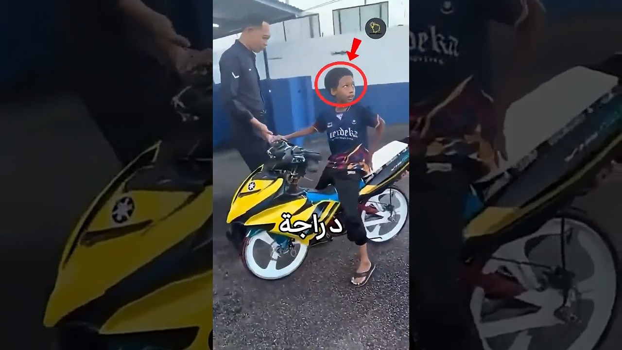 شاب يصنع دراجة نارية من الدراجة الهوائية