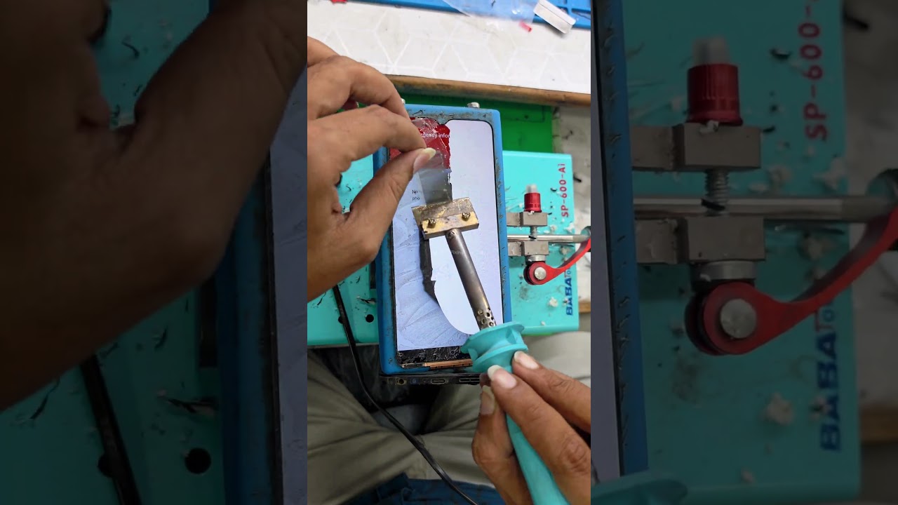 TFT Display Poloraizer Film Change 🔥 #smartphone #viral #shortsfeed #repair #electronic #automobile