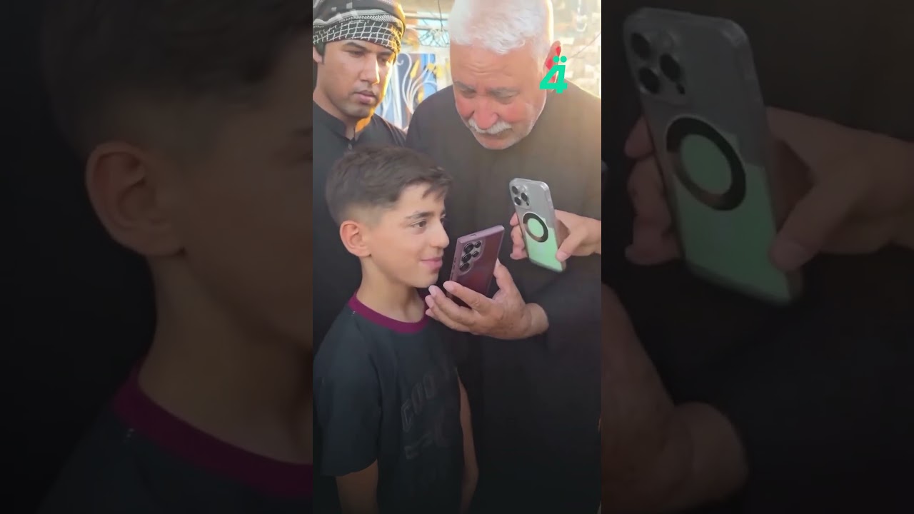 بعد أن ألقى قميصه على نعش والده.. المرشد الإيراني مجتبى الخامنئي يرسل سلامه لطفل عراقي ويهديه كوفية