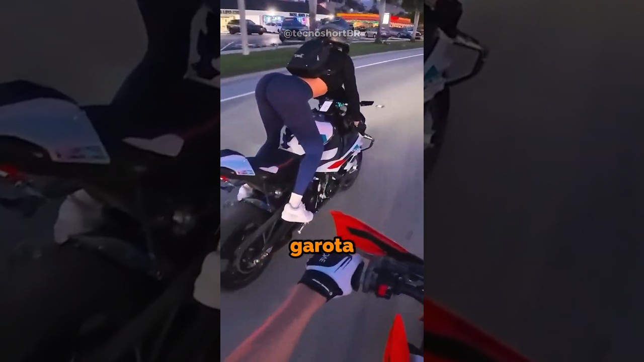 Esse motoca ficou de queixo caído pela garota e fez de tudo pra conhecê-la 😂😱
