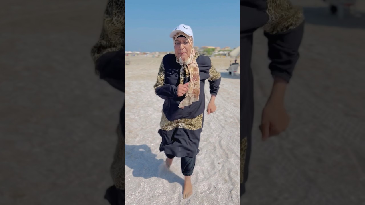 الرمله السخنه في البحر والأم😂