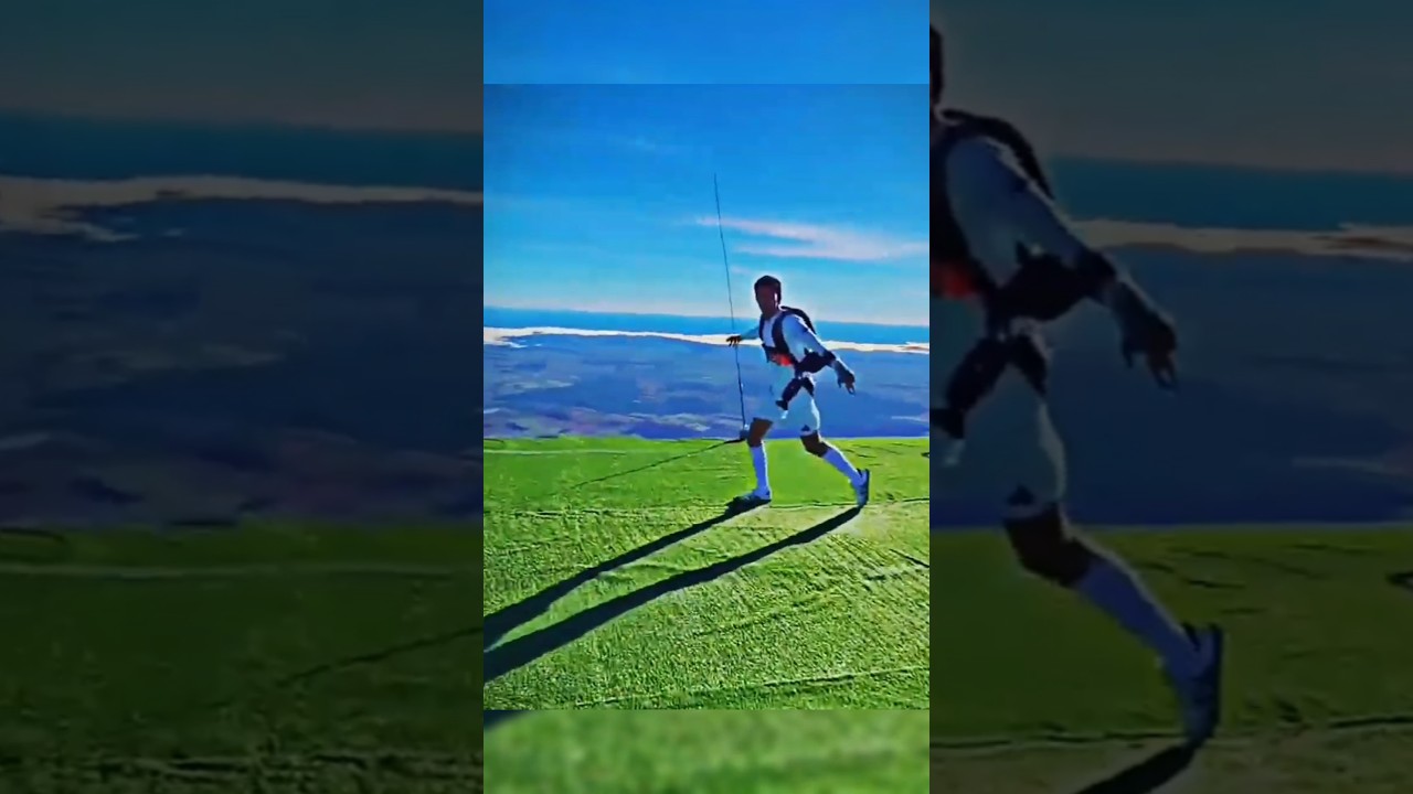 ماذا يحدث عندما تلعب كرة القدم على ارتفاع 10 آلاف#shorts#soccer#fifa#football#cr7