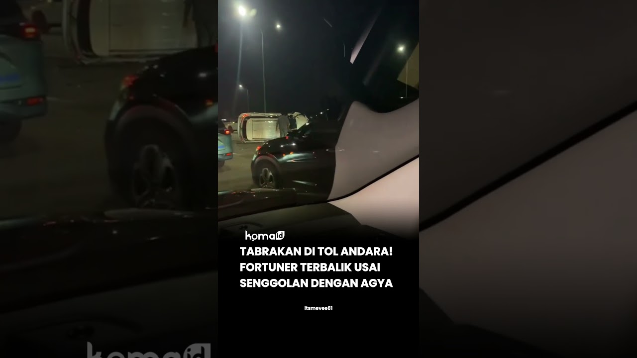 Agya Merah Senggol Fortuner Putih Hingga Terbalik di Tol Andara