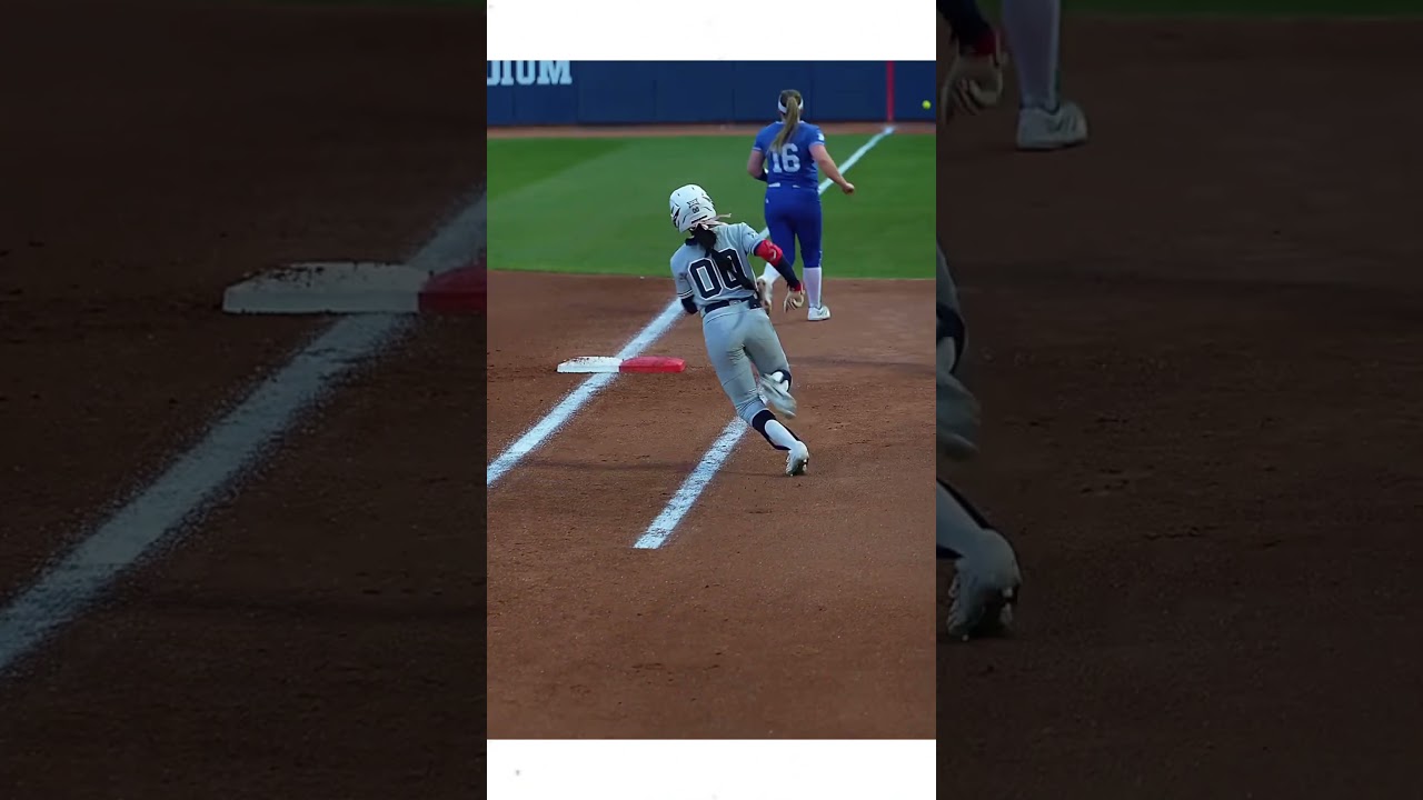 She might be the fastest softball player in the country...🔥
