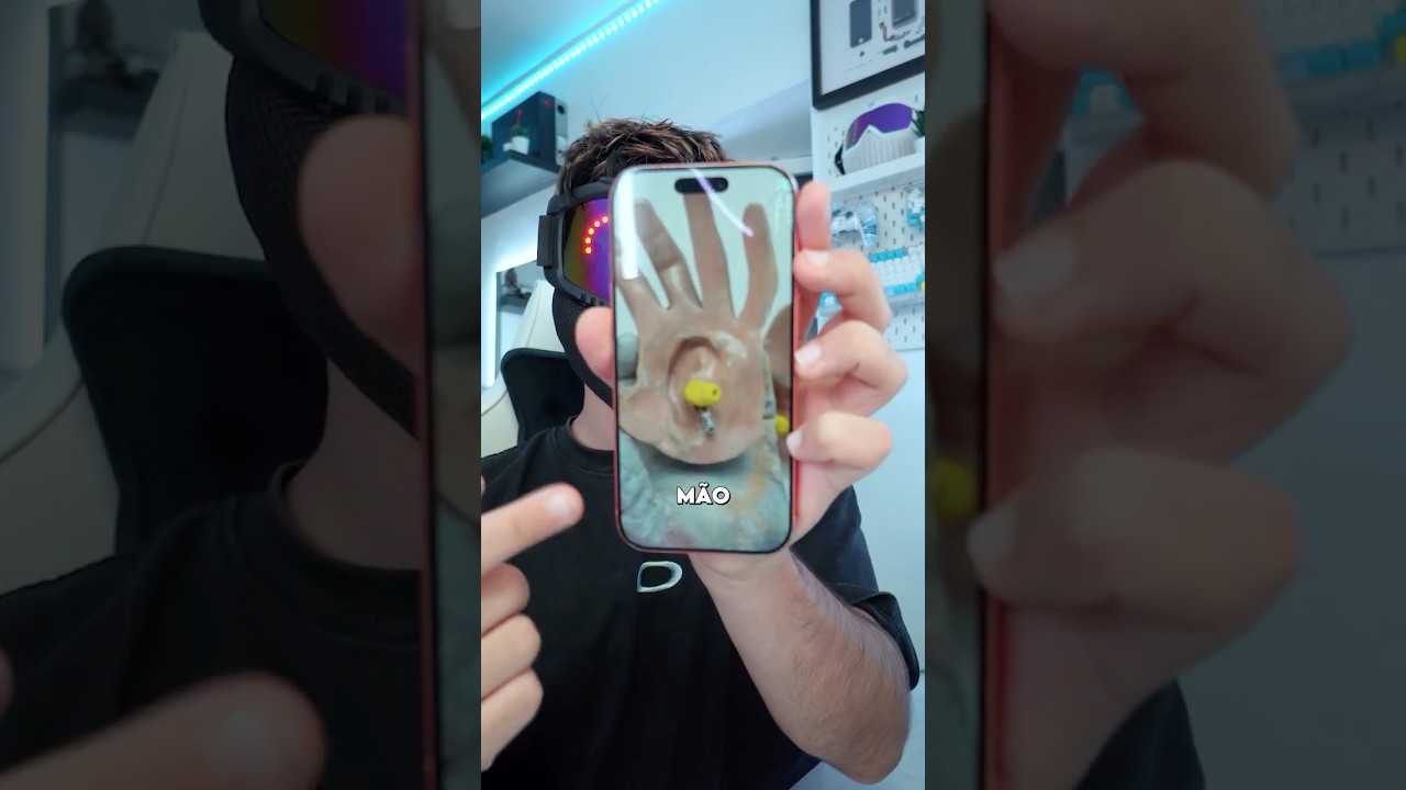 Esse fone tem formato de mão...