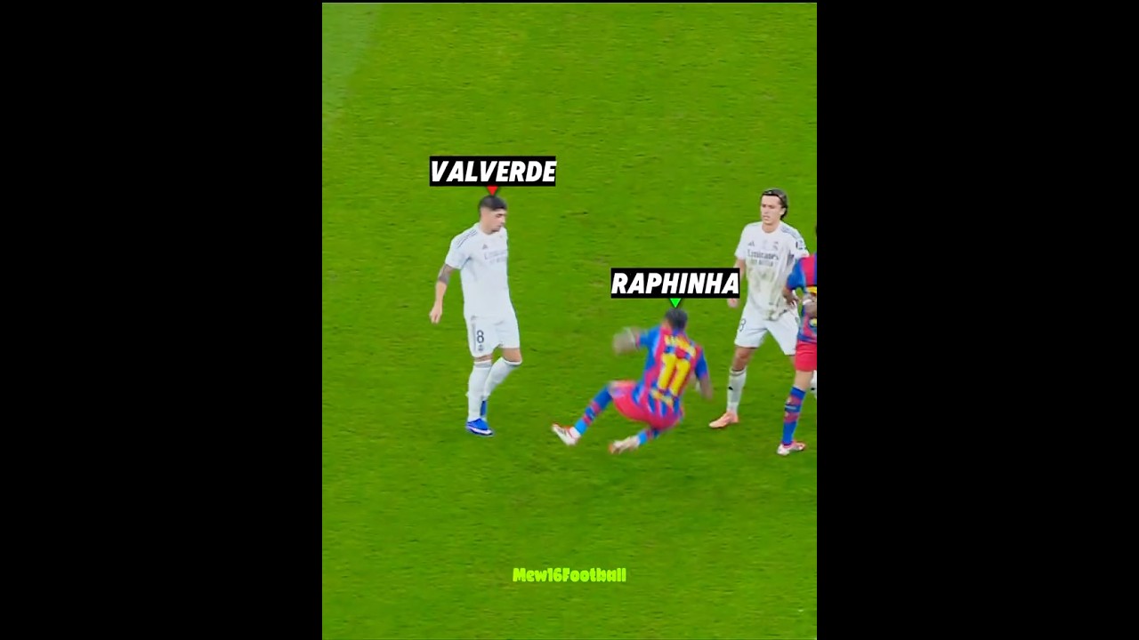 Raphinha Always Defends His Team 🥶