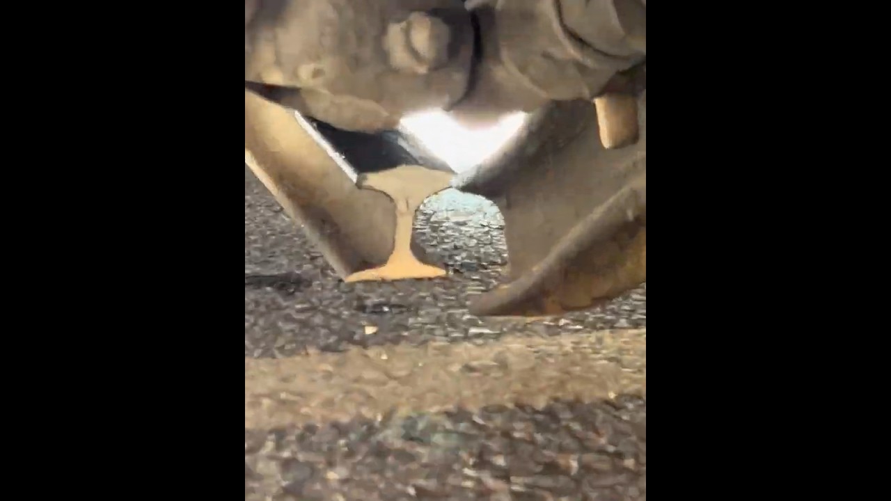 Bus Front Axle Suddenly Failed – Roadside Repair Work