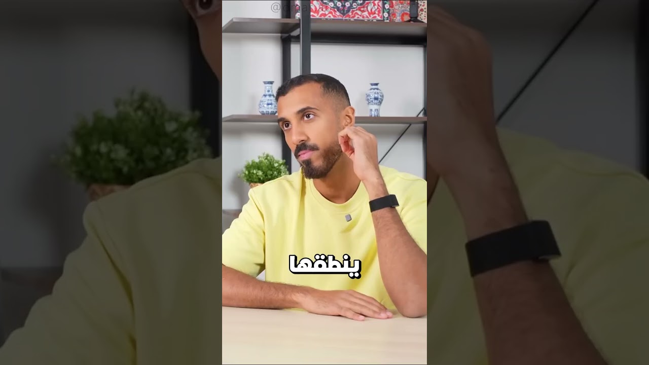المتسابق الذي يشبه عمر يحاول إضحاكه! 😂🤣