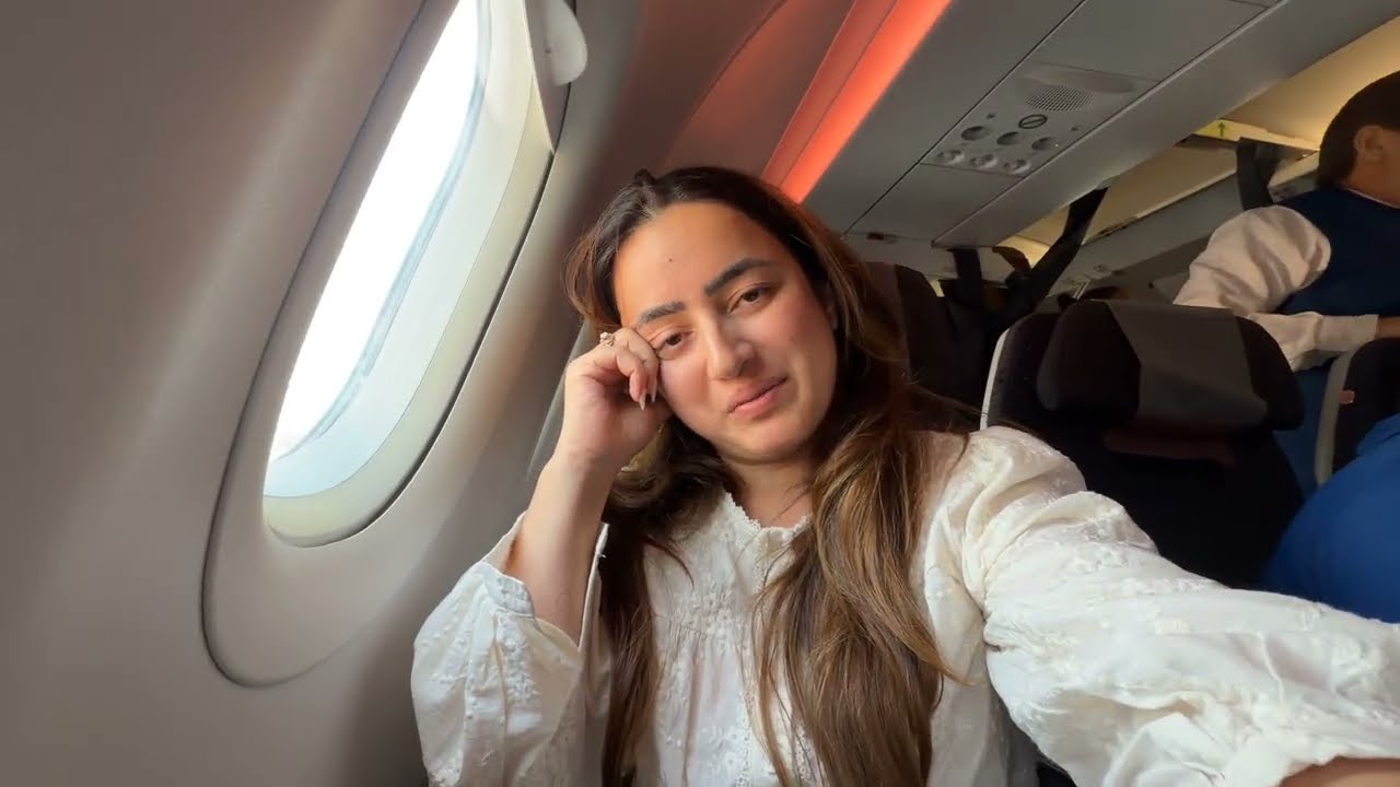 Hum Aa Gaye India Wapis || Humnein Dekha World's Best Airport || Changi Airport || Jyotika and Rajat