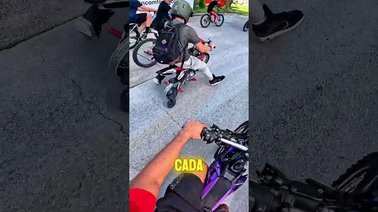 Motociclista Continua Andando Com Pneu Furado E Se Arrepende.