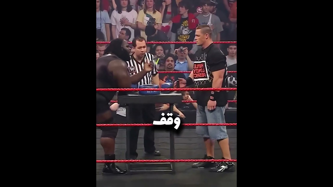 كيف قدر جون سينا يحمل هذول المصارعين؟؟😰