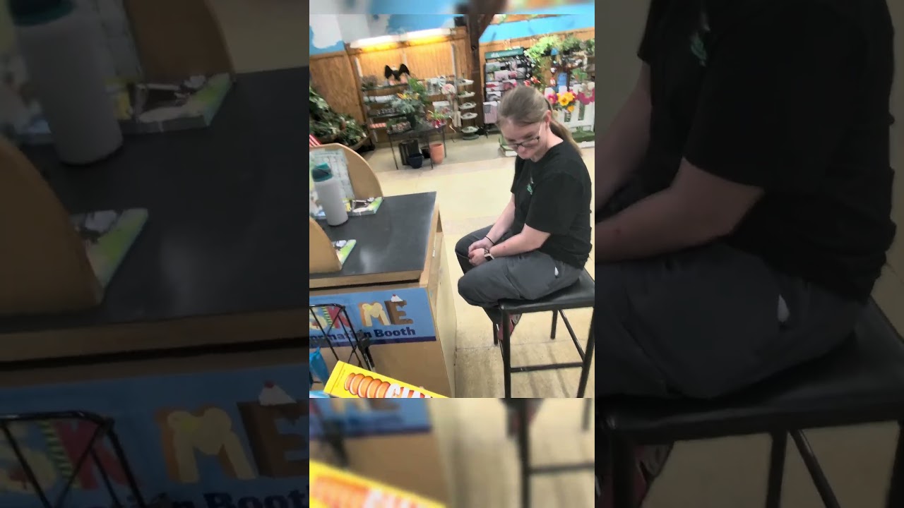 Infinite Gummy Worm Glitch 😭✌️ #gummyworms #snake #prank #funny #viral #ytshorts #comedy
