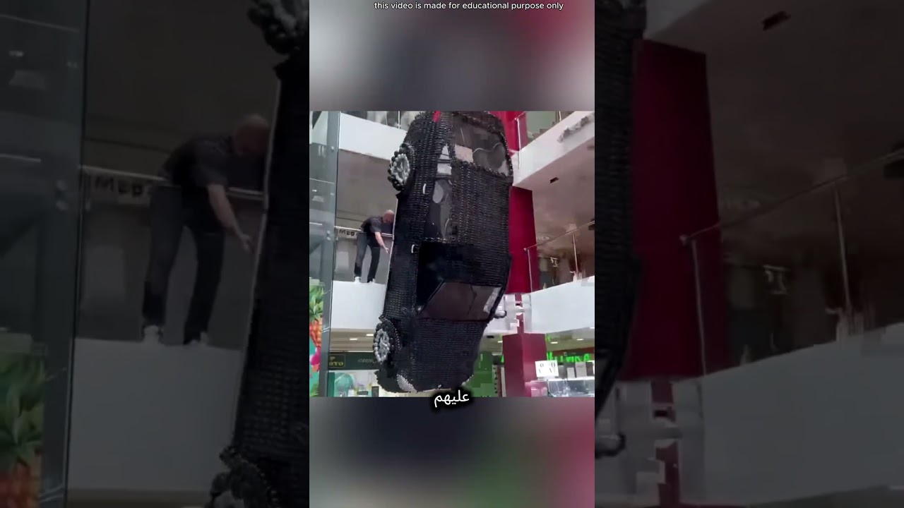 سيارة بالون عملاقة