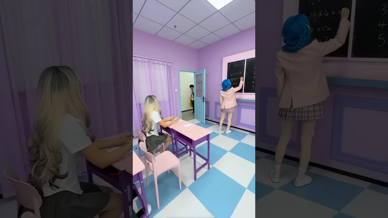 المُدرِسة مع طلابها المشاغبون 😂